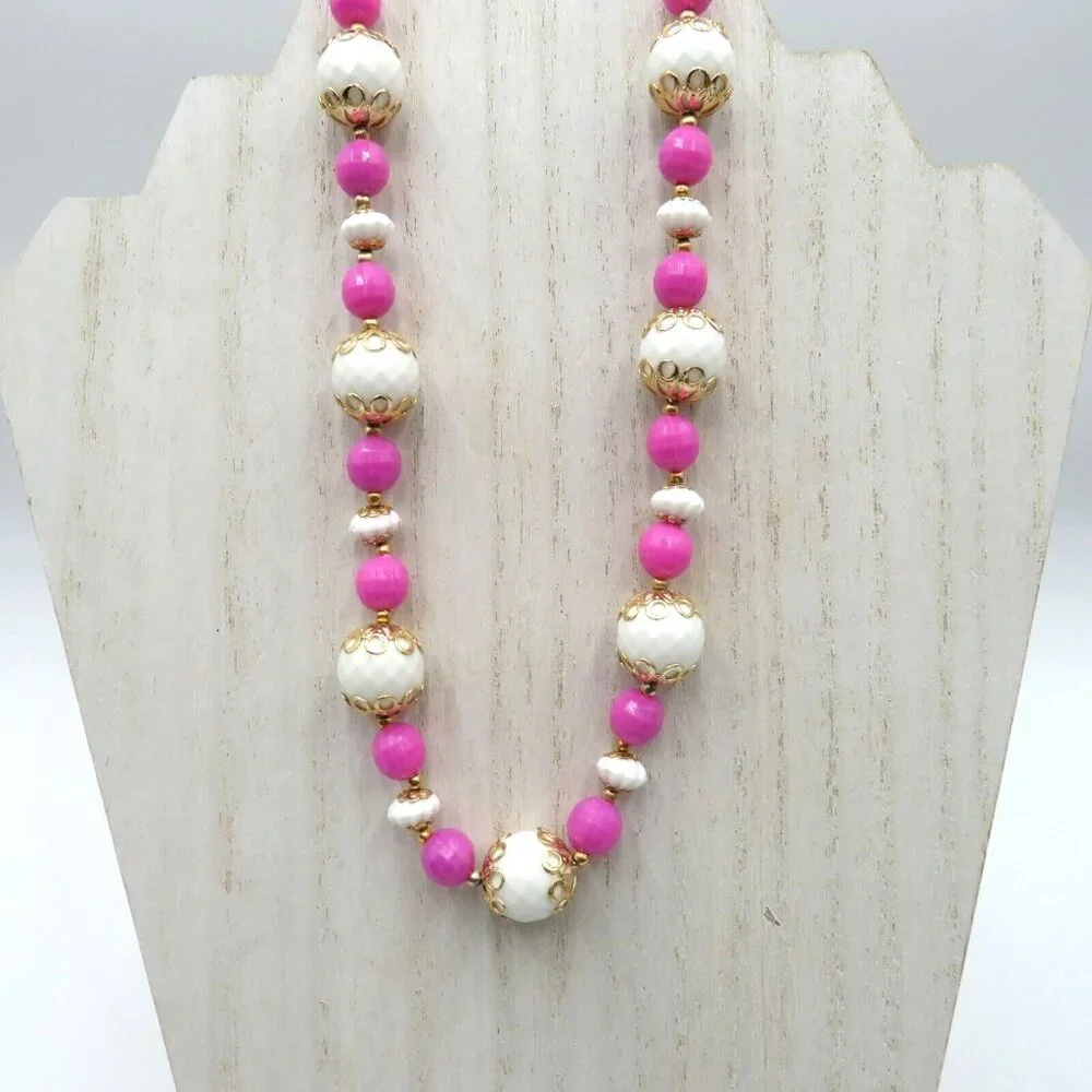 Hong Kong Necklace 24